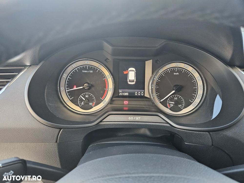 Skoda Octavia 1.8 TSI DSG Style - 11