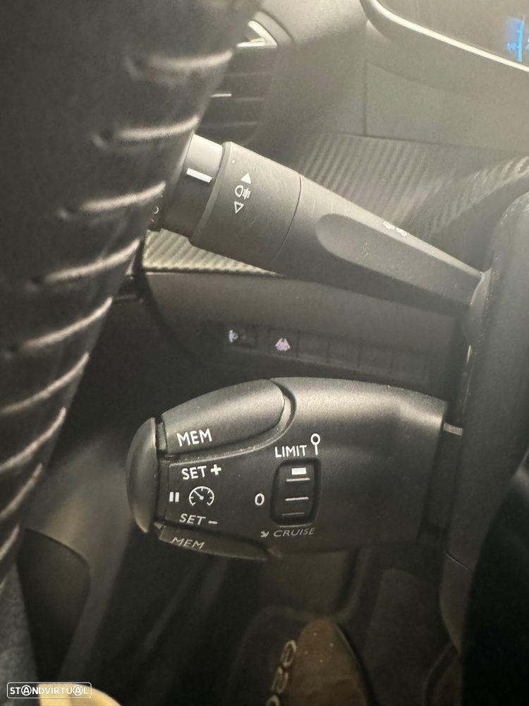 Peugeot e-2008 50 kWh Allure Pack - 22