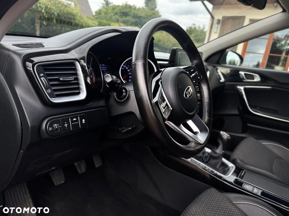 Kia Ceed 1.4 T-GDI L Business Line - 24