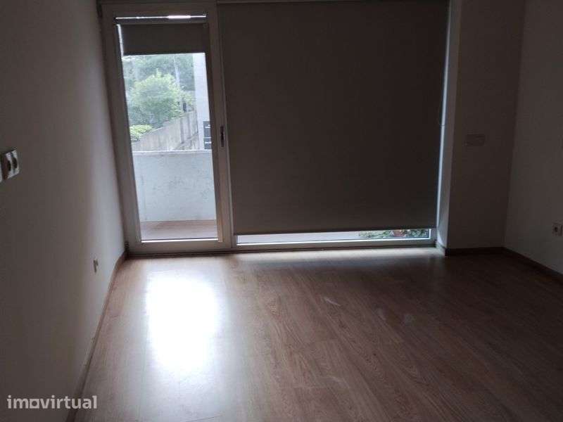 Apartamento T2 para arrendamento no centro de Vila Nova de Famalicão - Grande imagem: 3/8