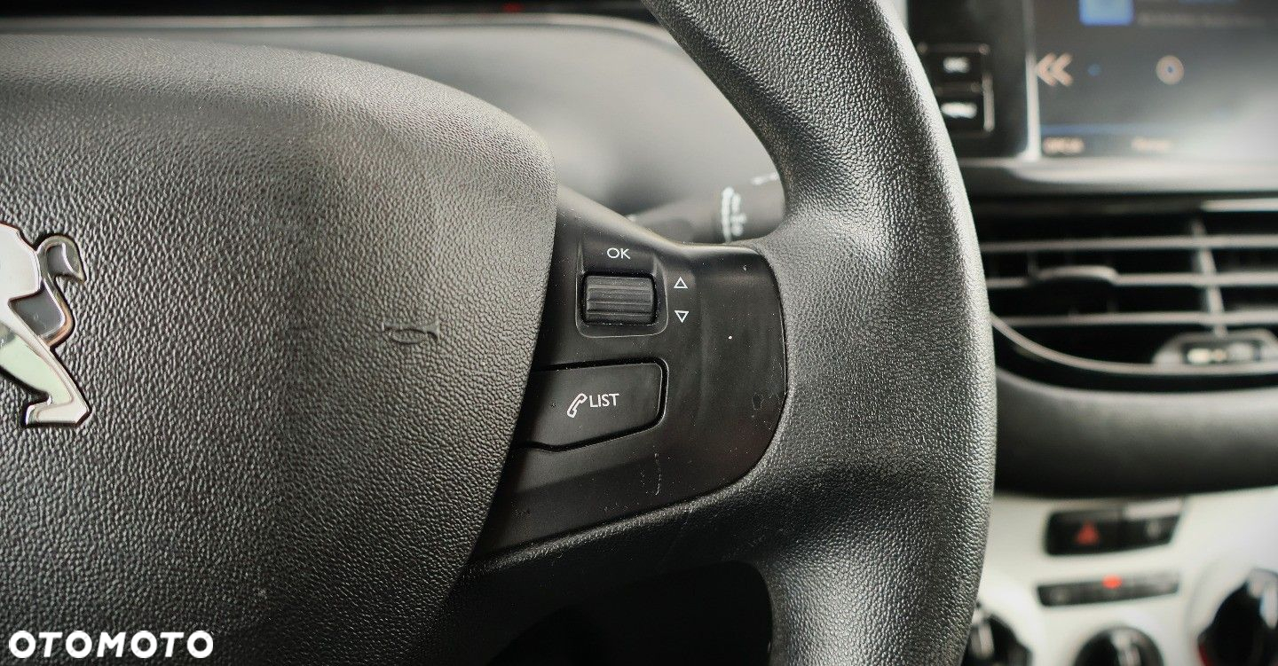Peugeot 208 - 23