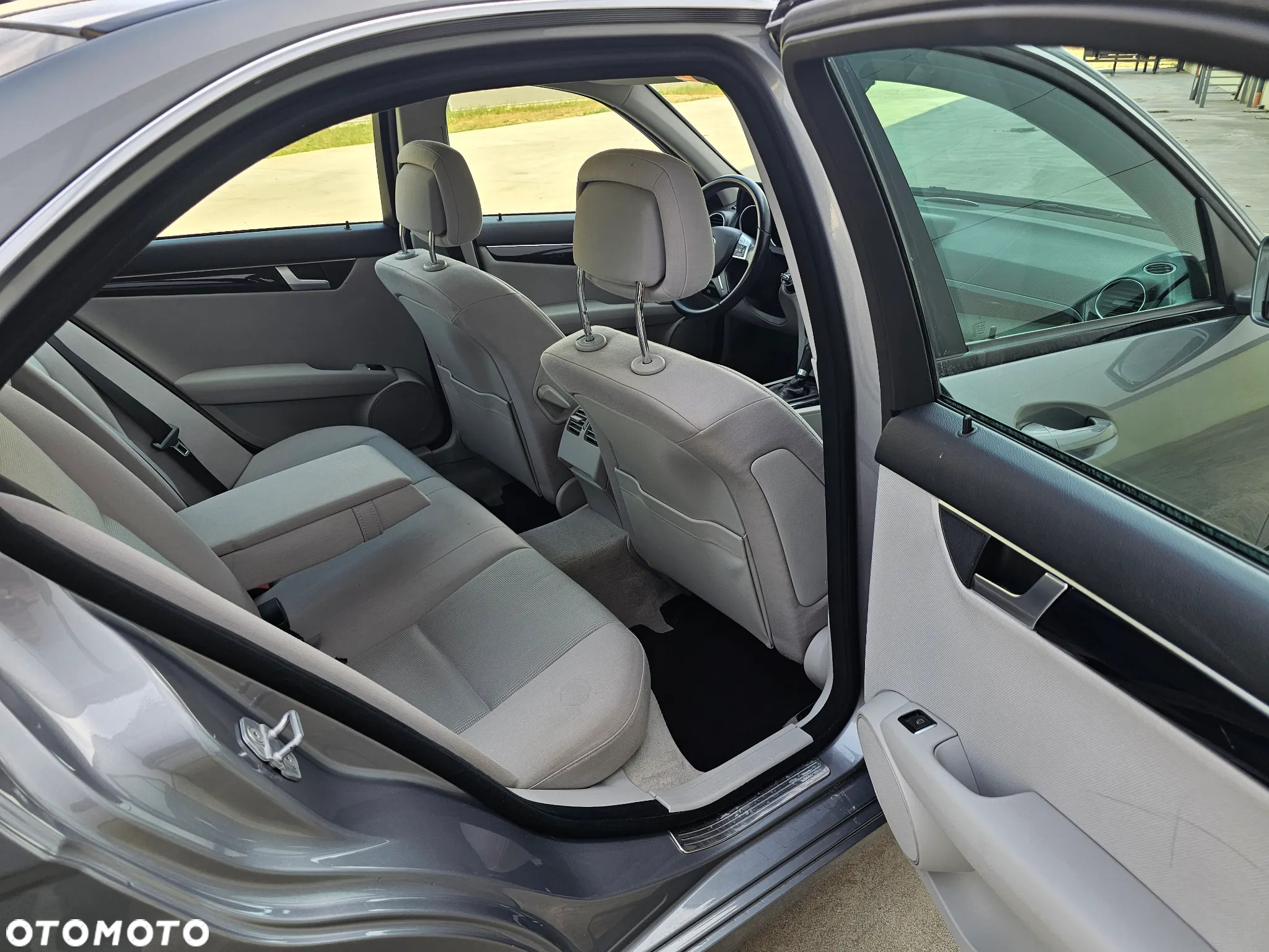 Mercedes-Benz Klasa C 180 BlueEFFICIENCY 7G-TRONIC Elegance - 16