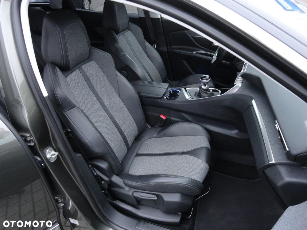 Peugeot 3008 1.5 BlueHDi Allure S&S - 11