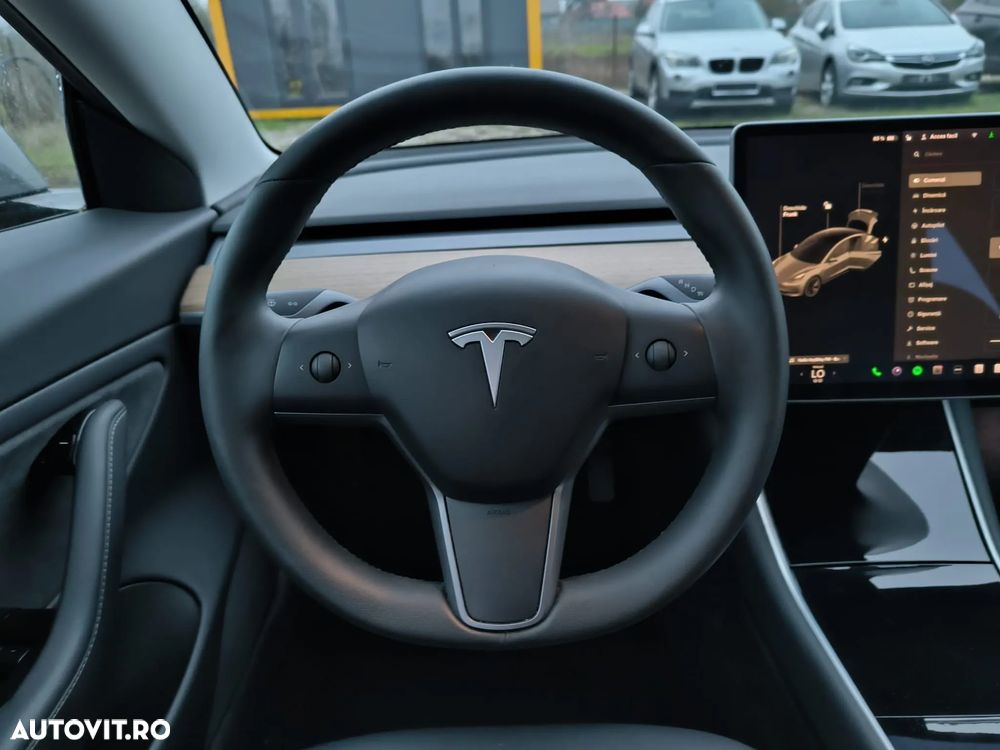 Tesla Model 3 - 10