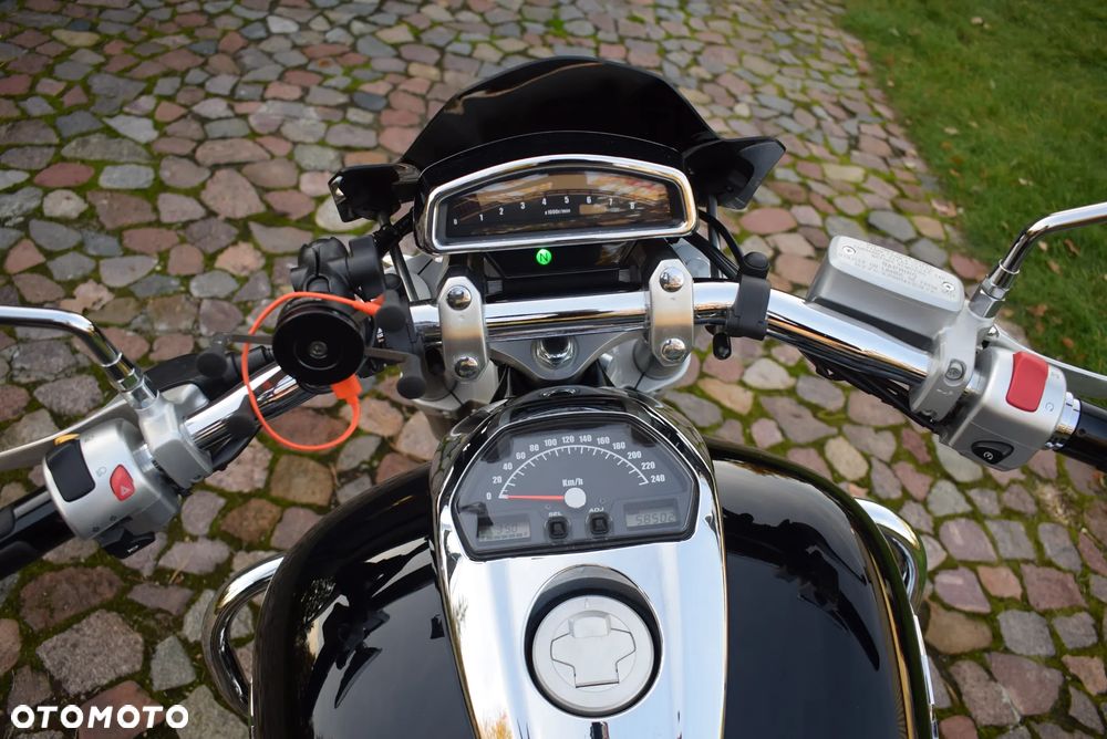 Suzuki Intruder - 21