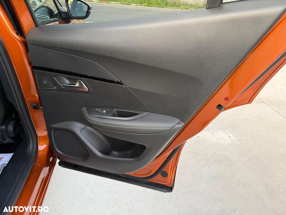 Peugeot 2008 1.2 L PureTech STT EAT8 GT - 38