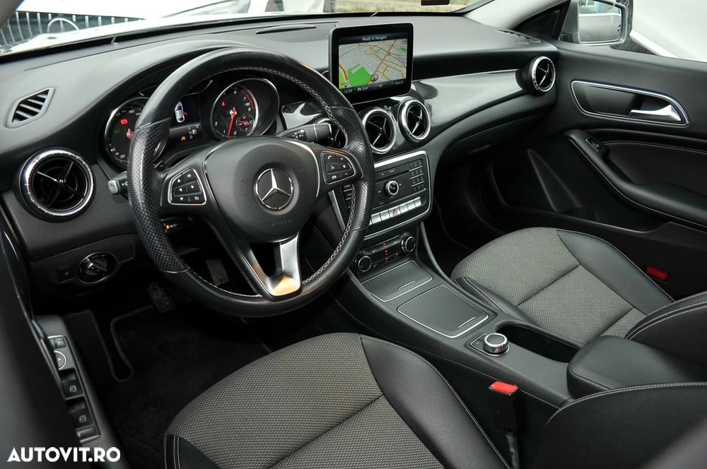 Mercedes-Benz CLA 180 7G-DCT - 5