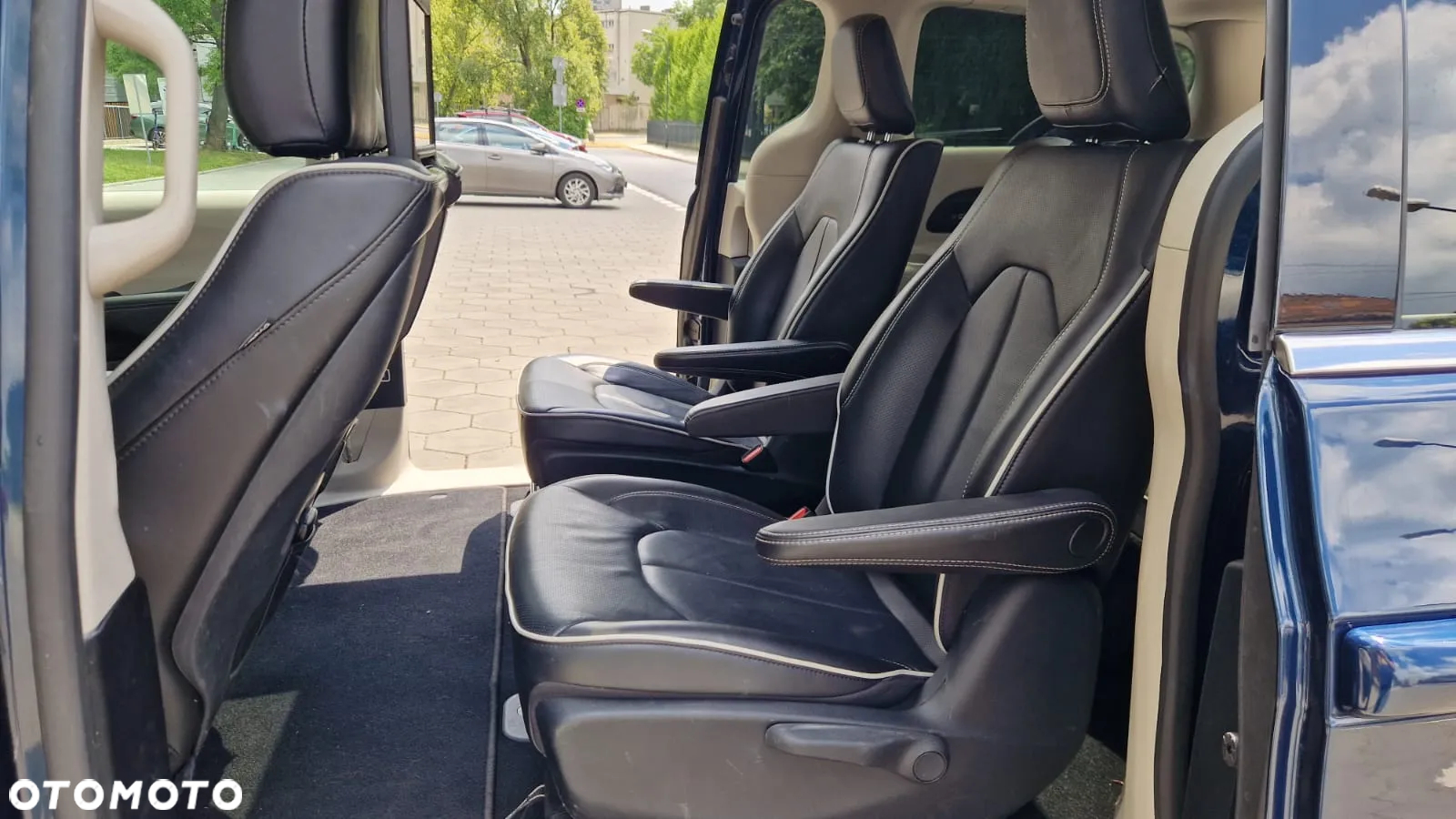 Chrysler Pacifica - 26