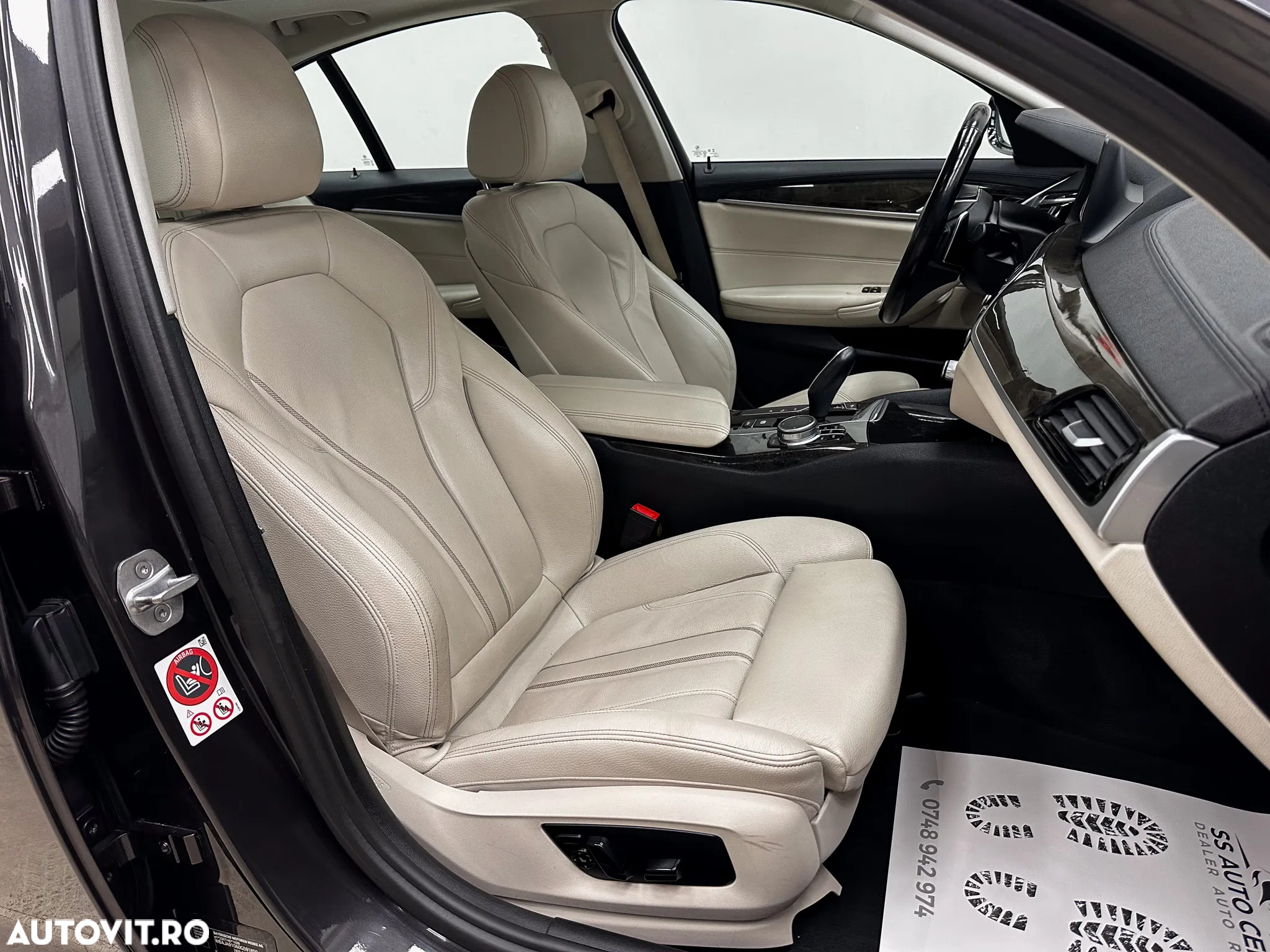 BMW Seria 5 530e Aut. Sport Line - 14