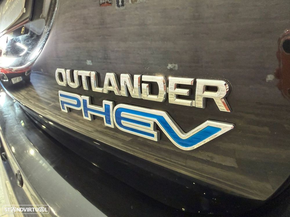 Mitsubishi Outlander 2.0 Instyle Navi - 30