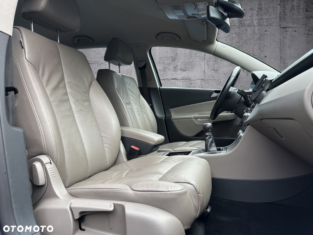 Volkswagen Passat Variant 1.8 TSI Highline - 11