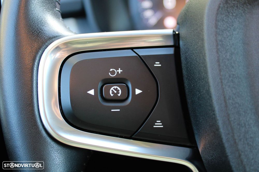 Volvo XC 40 1.5 T2 Momentum Plus - 32