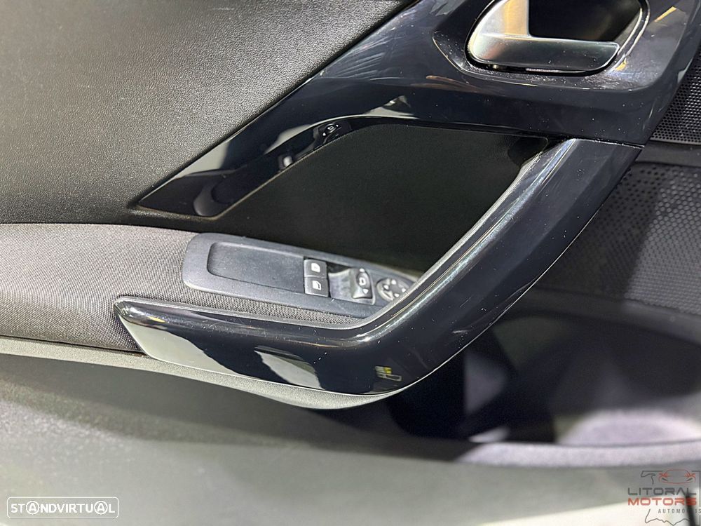 Peugeot 208 1.2 PureTech Style - 18