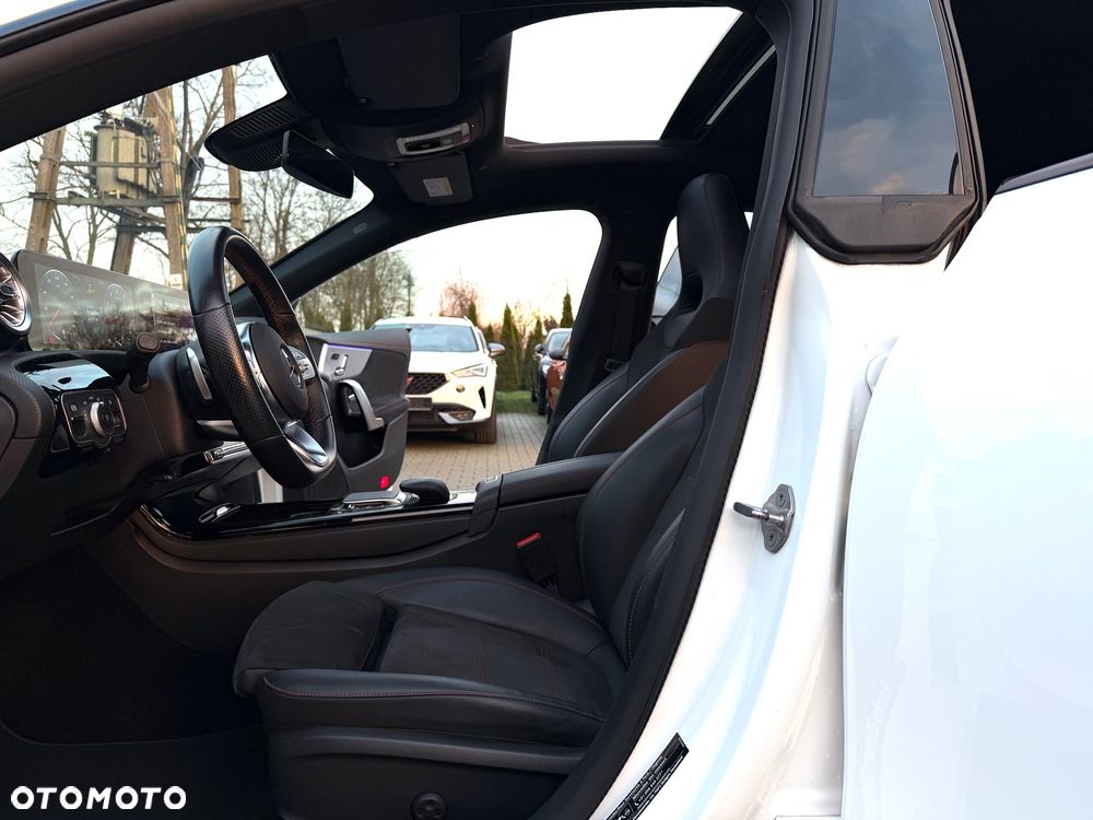 Mercedes-Benz CLA 200 7G-DCT AMG Line - 37