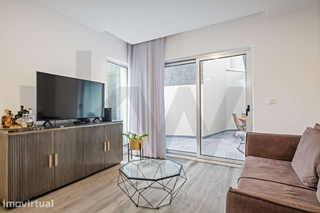 ✨ T1+1 PREMIUM | ANDAR EXCLUSIVO | 2 PÁTIOS | 2 WC | GARAGEM | MOBILAD - Grande imagem: 4/38