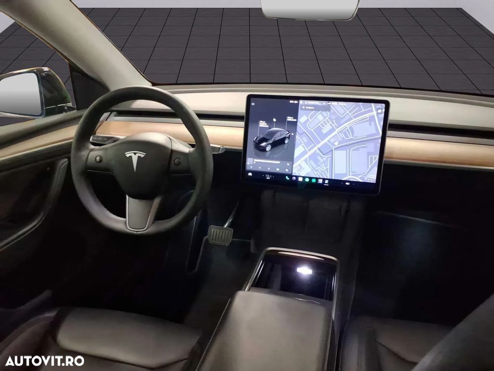 Tesla Model Y - 5