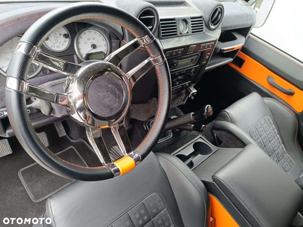 Land Rover Defender - 6