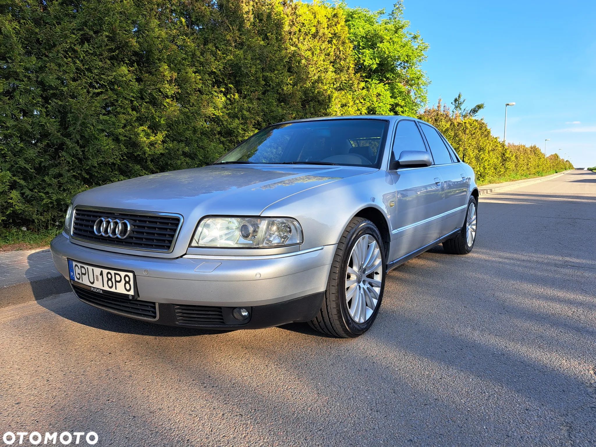 Audi A8 3.7 Quattro - 1