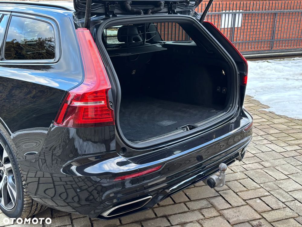 Volvo V60 T8 AWD Recharge Geartronic RDesign - 17