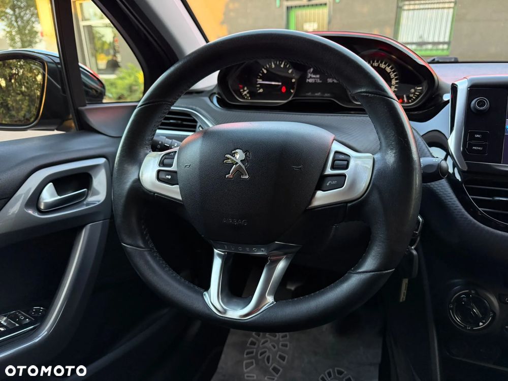 Peugeot 2008 1.2 Pure Tech Allure S&S - 32