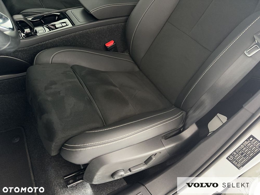 Volvo XC 40 B4 B DKG Ultra Dark - 14