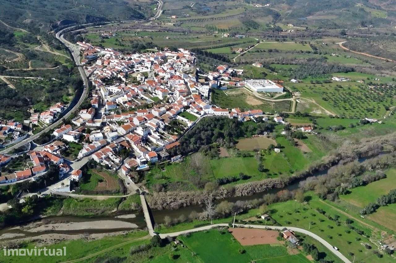 S. Marcos da Serra: Prédio misto com 10 Hectares - Ruína e anexos, con - Grande imagem: 2/46