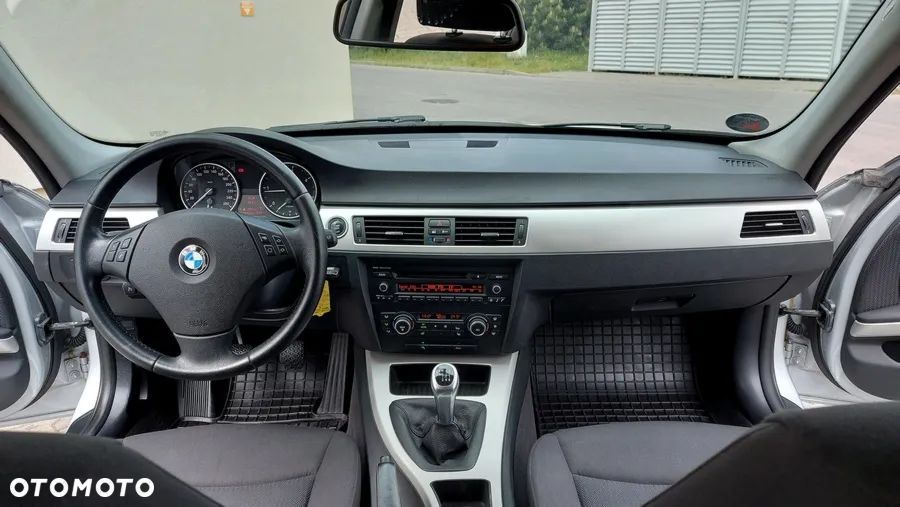 BMW Seria 3 318d DPF Touring - 20