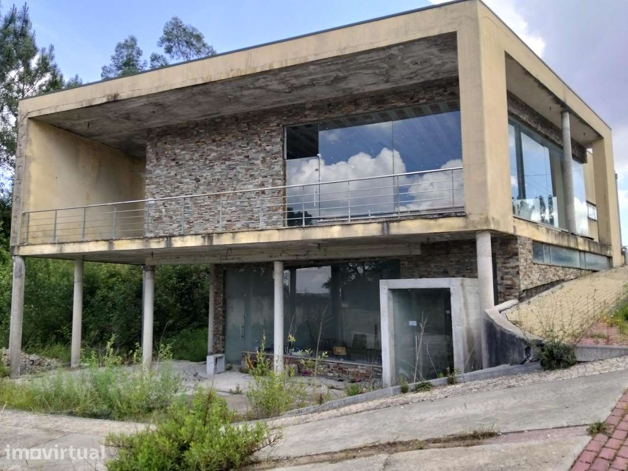 Imóvel comercial bem situado - Porto - Grande imagem: 2/2