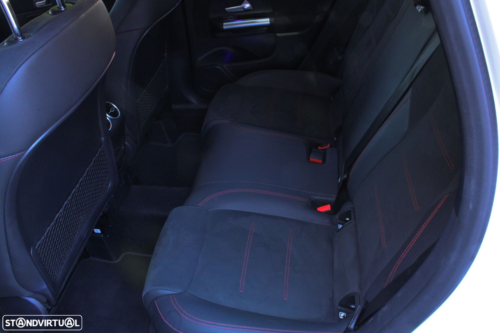 Mercedes-Benz GLA 180 d - 18