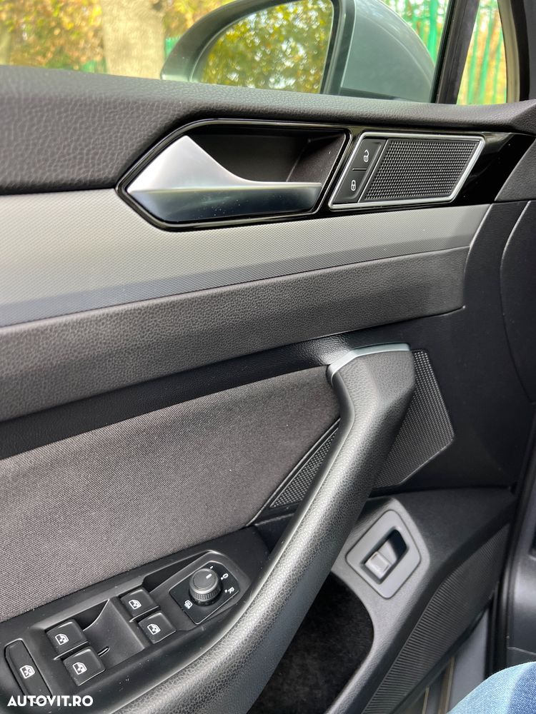 Volkswagen Passat 2.0 TDI DSG Trendline - 18