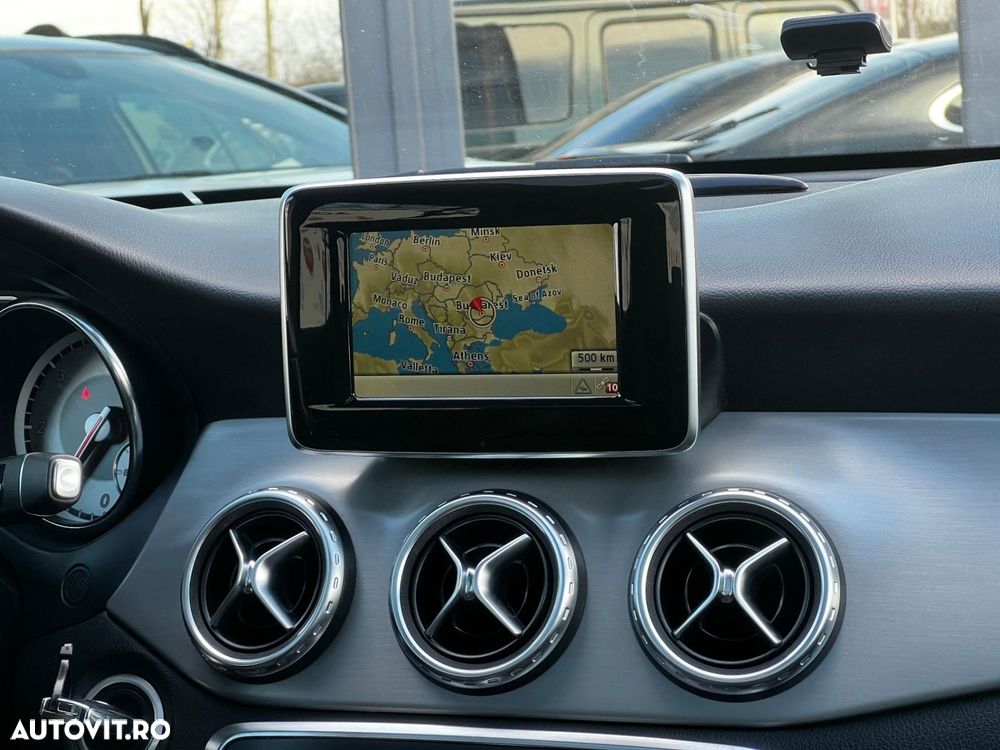 Mercedes-Benz GLA - 11