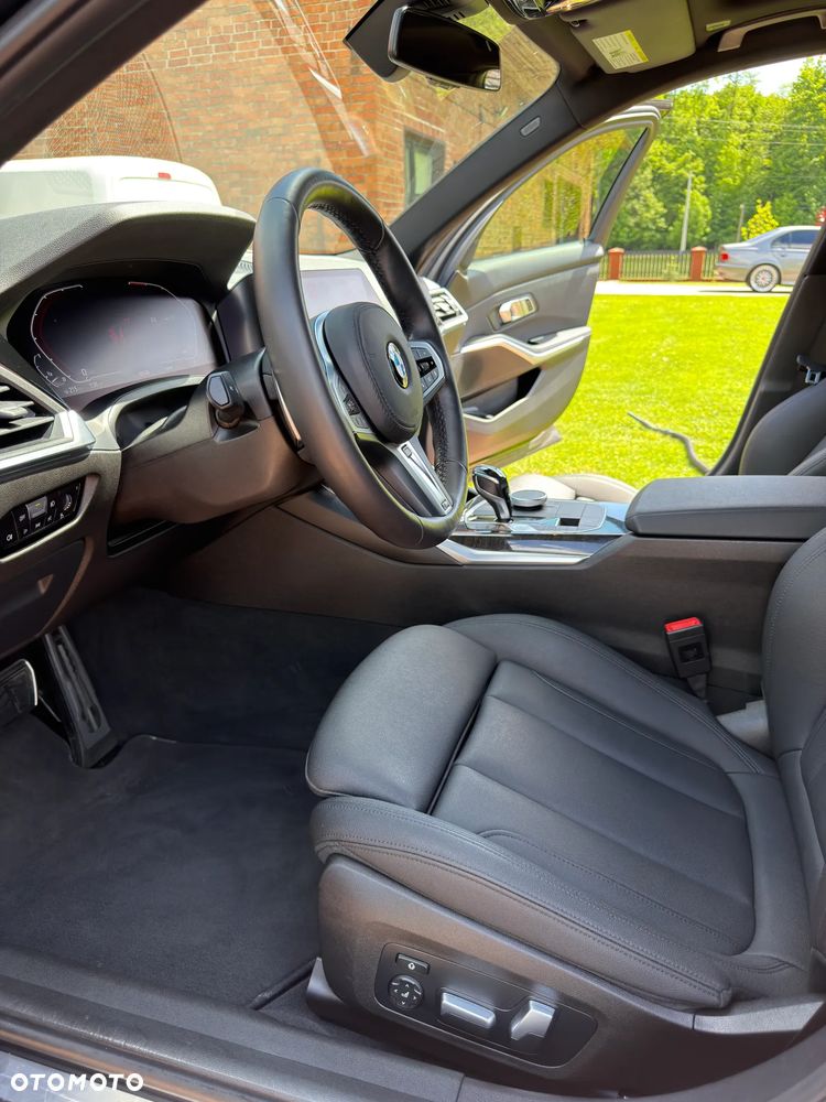BMW Seria 3 330i xDrive - 11
