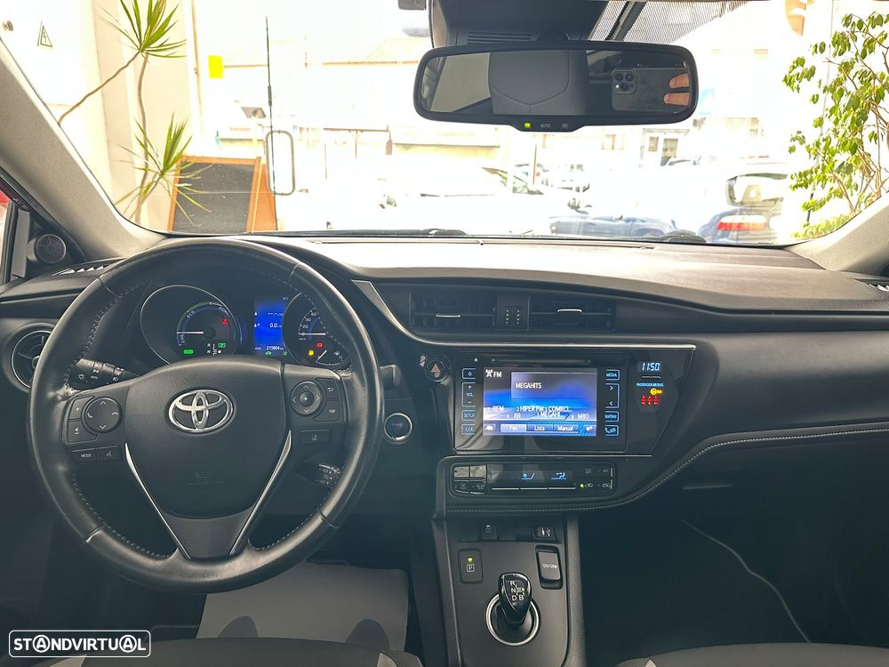 Toyota Auris Touring Sports 1.8 HSD Comfort - 13