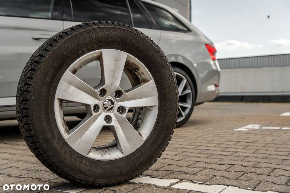 Skoda Superb Combi 2.0 TDI 4x4 DSG Sportline - 37