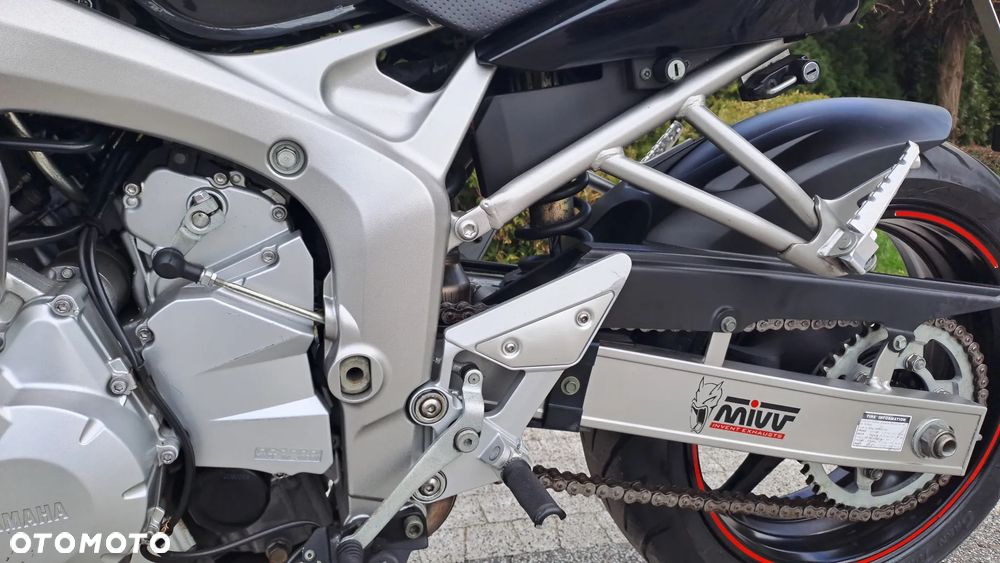 Yamaha FZ - 32