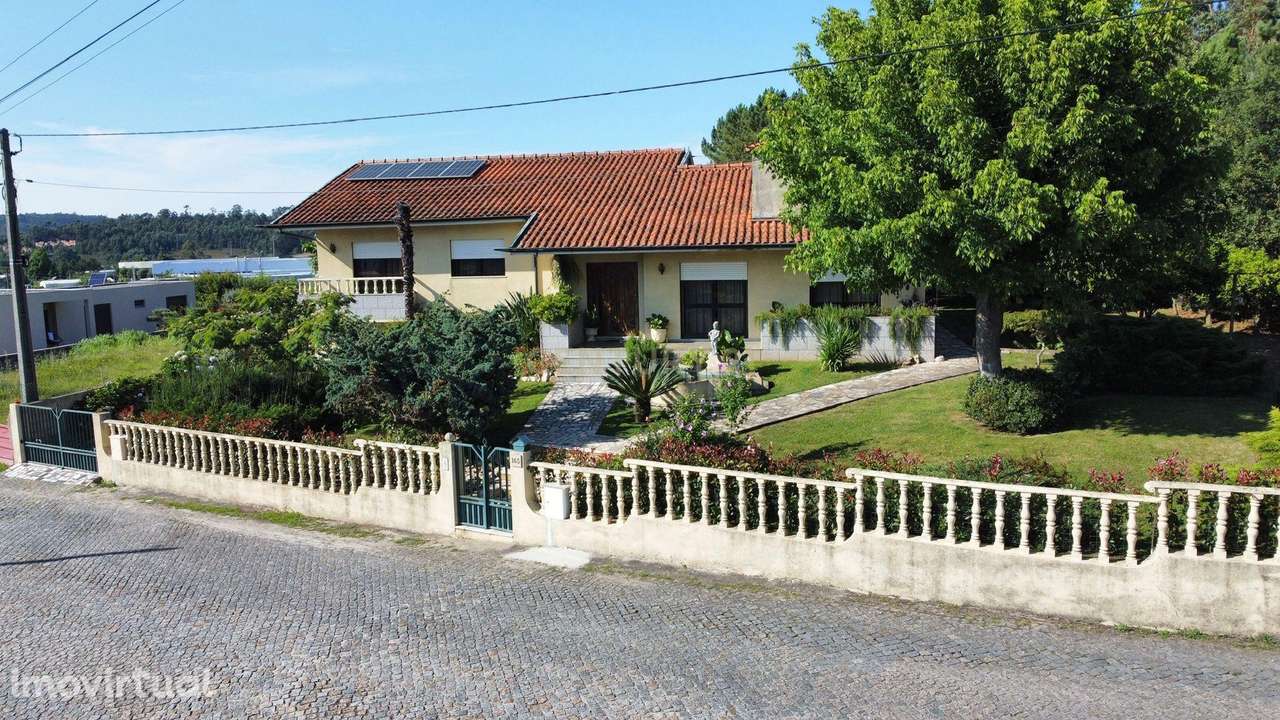 Moradia em Santo Tirso,  com cinco quartos, ainda com projeto para cas - Grande imagem: 2/60