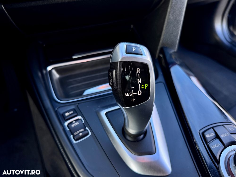BMW Seria 3 320d Aut. Sport Line - 30