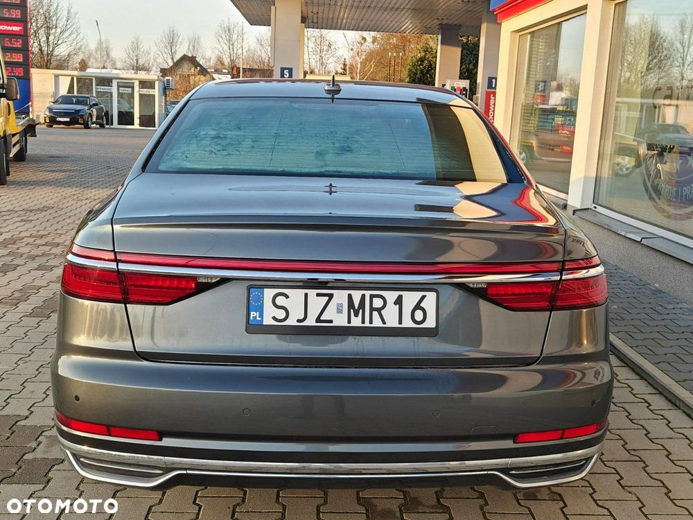 Audi A8 - 8
