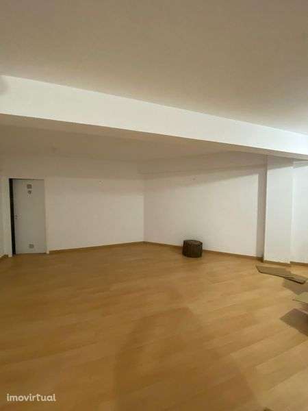 Aluga-se espaço comercial/loja - Grande imagem: 2/8