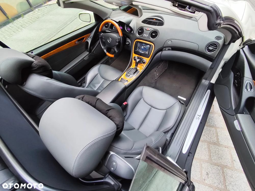 Mercedes-Benz SL - 32
