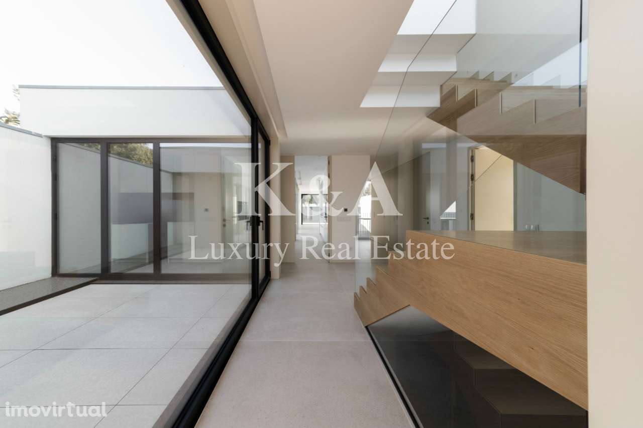 Moradia T4 com piscina, localizada a poucos passos das praias de Gaia - Grande imagem: 5/11