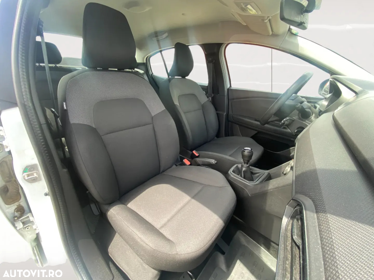 Dacia Logan TCe 90 Essential - 9