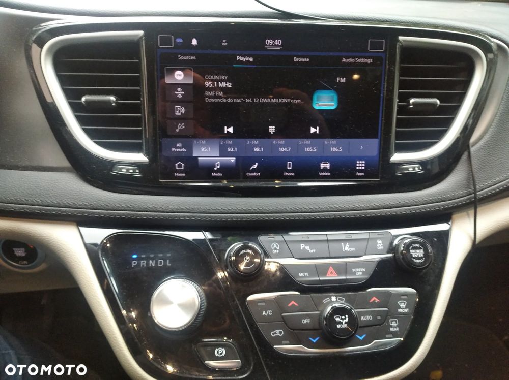 Chrysler Pacifica - 10