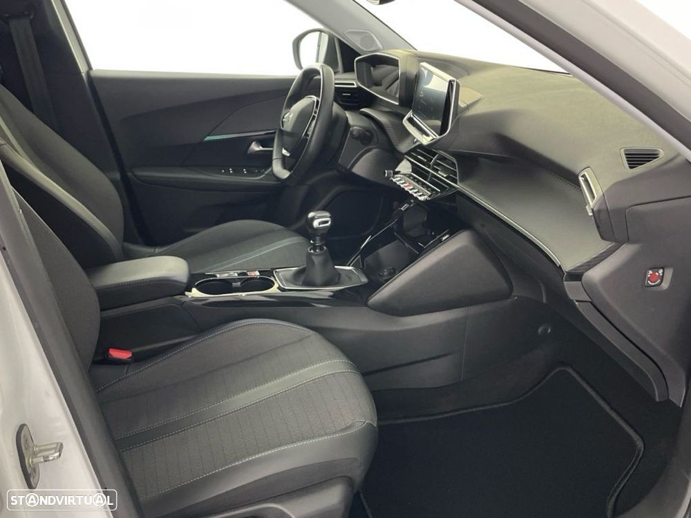 Peugeot 2008 1.2 PureTech Allure - 21