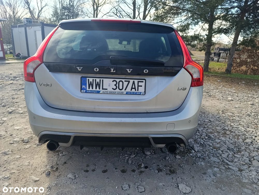 Volvo V60 D3 R-Design - 9