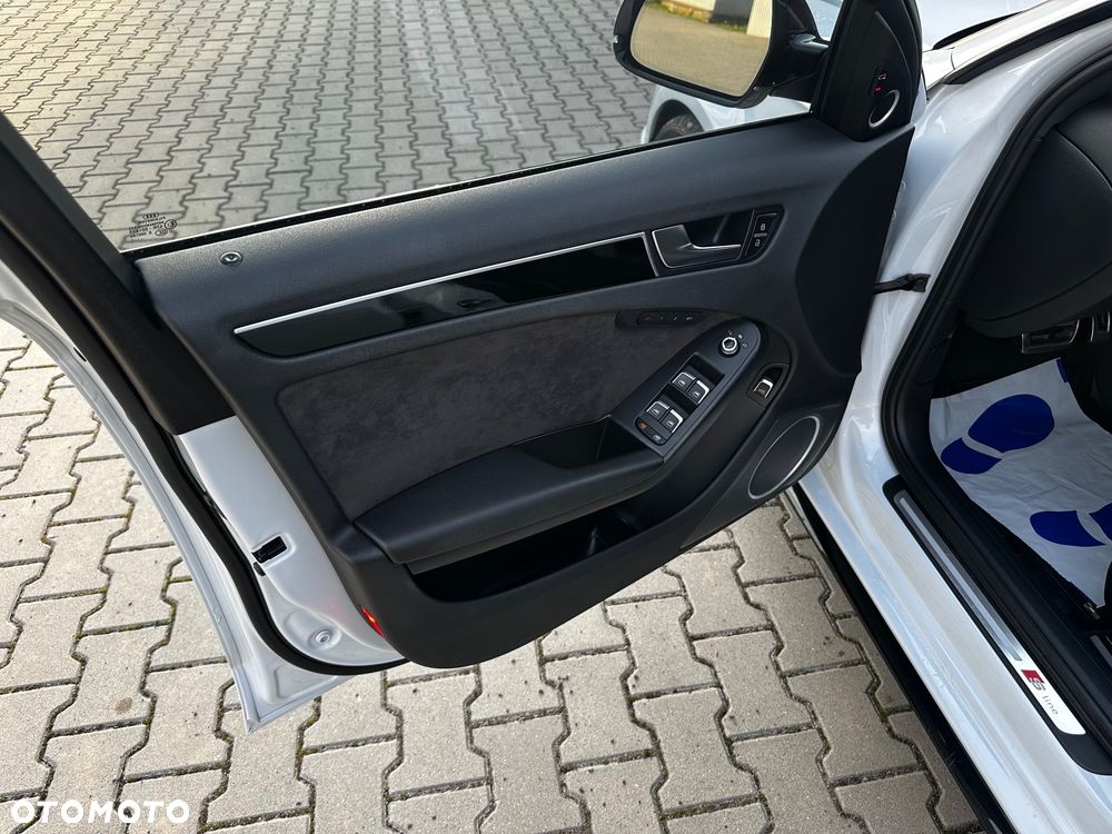 Audi A4 Limousine - 16