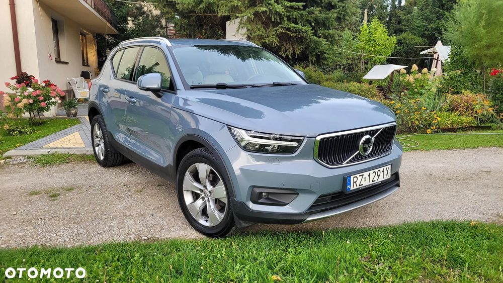Volvo XC 40 T3 Momentum Pro - 2