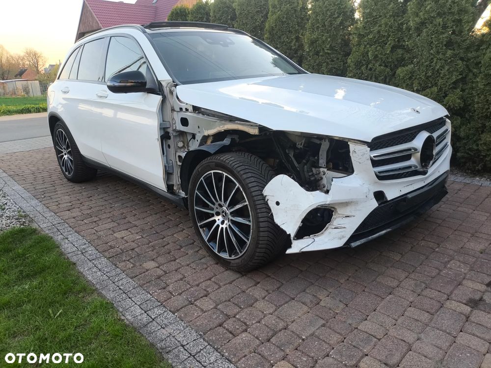 Mercedes-Benz GLC 250 d 4Matic 9G-TRONIC AMG Line - 14