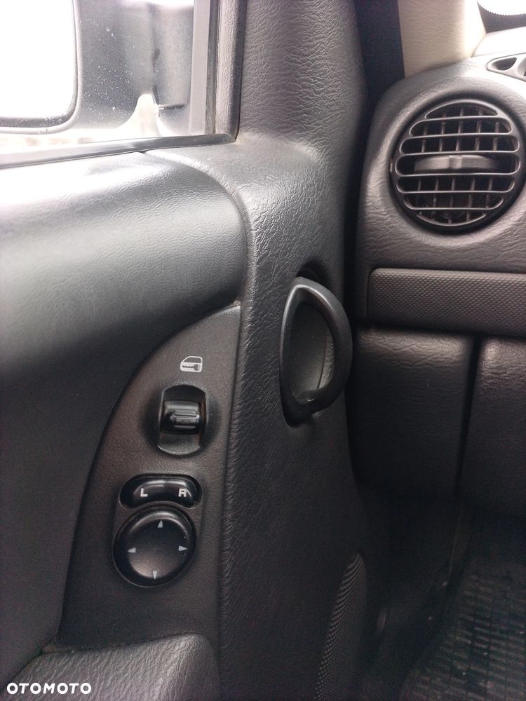 Jeep Cherokee - 26