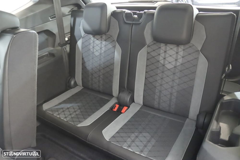 VW Tiguan Allspace 2.0 TDI R-Line DSG - 22